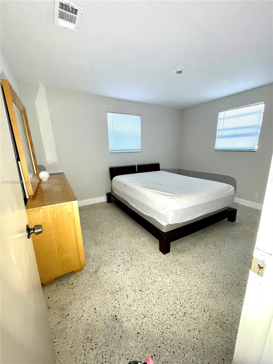727 SW 7th Ave Unit: 1B