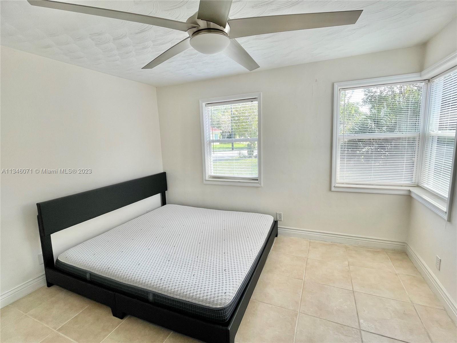 2401 NE 10th Ter