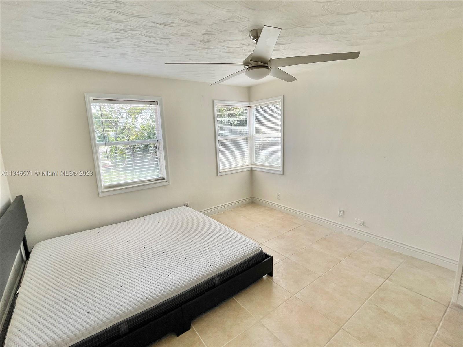2401 NE 10th Ter