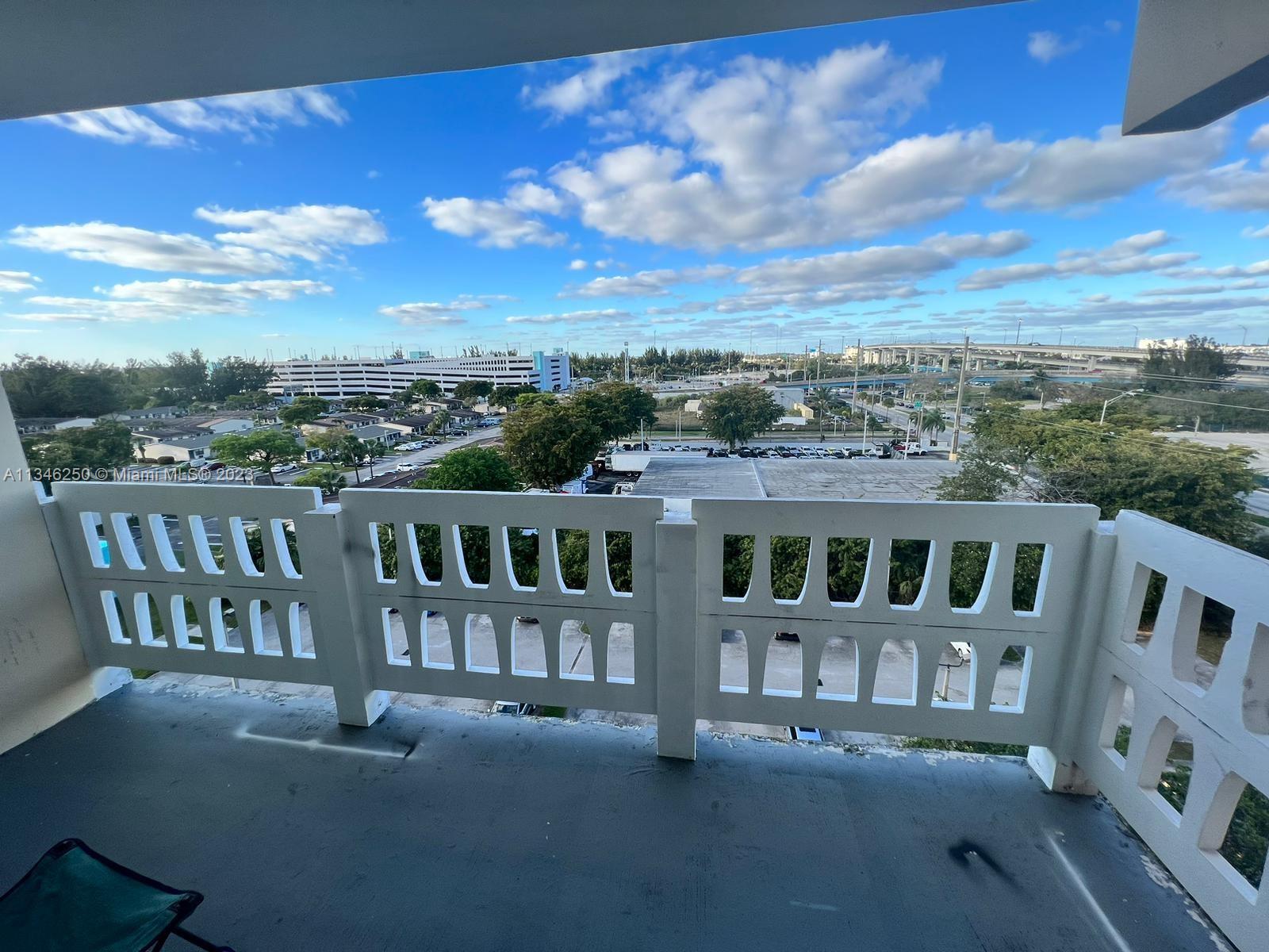 15600 NW 7th Ave Unit: 809