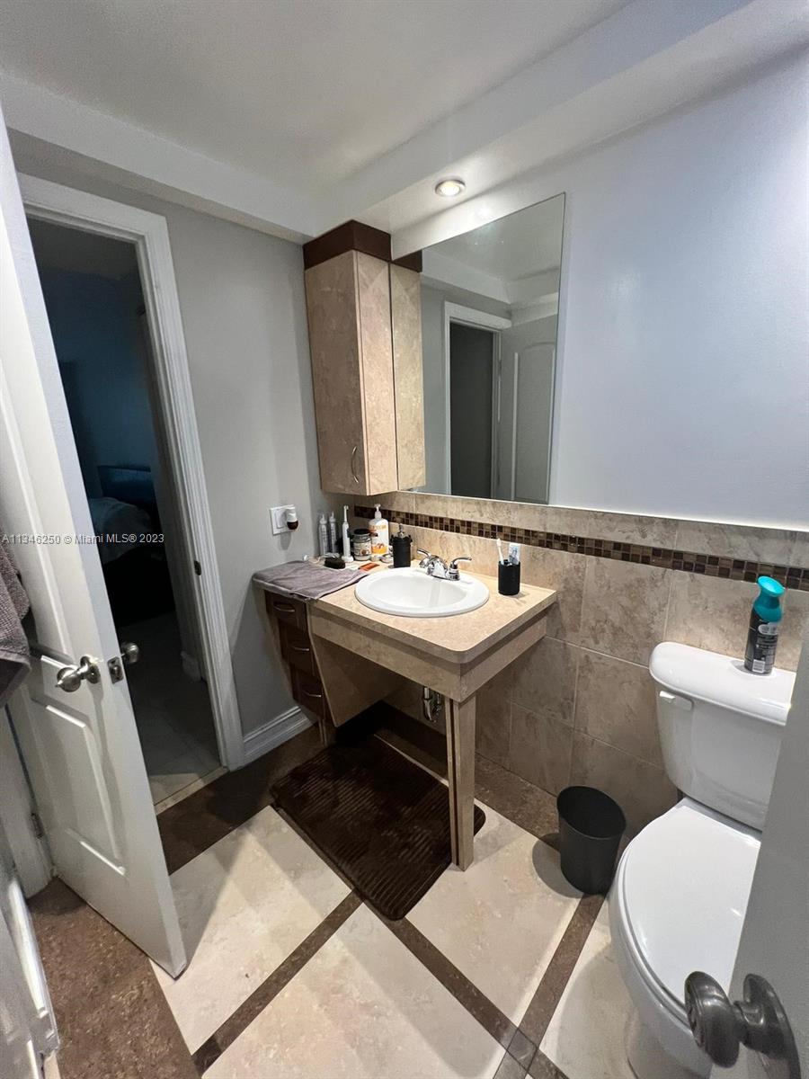 15600 NW 7th Ave Unit: 809