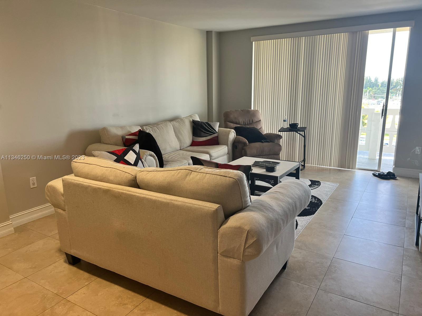 15600 NW 7th Ave Unit: 809