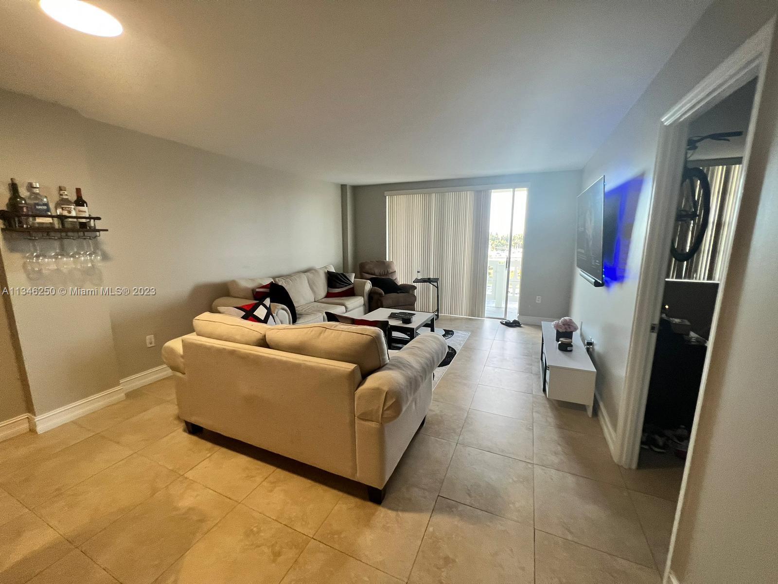 15600 NW 7th Ave Unit: 809