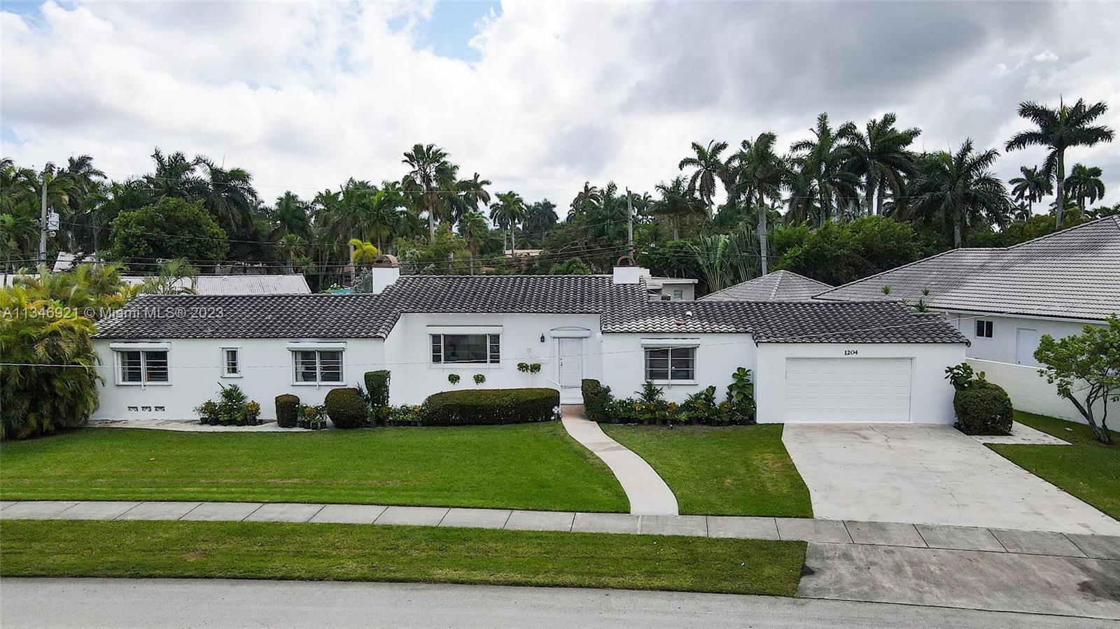 1204 S Northlake Dr