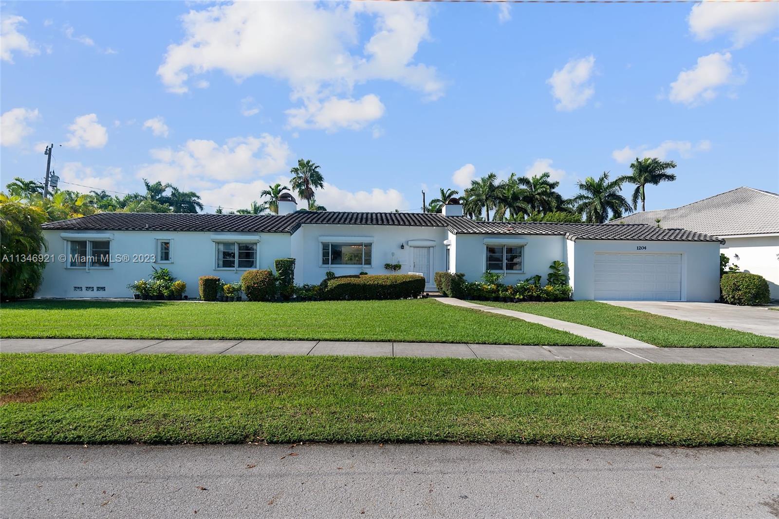 1204 S Northlake Dr