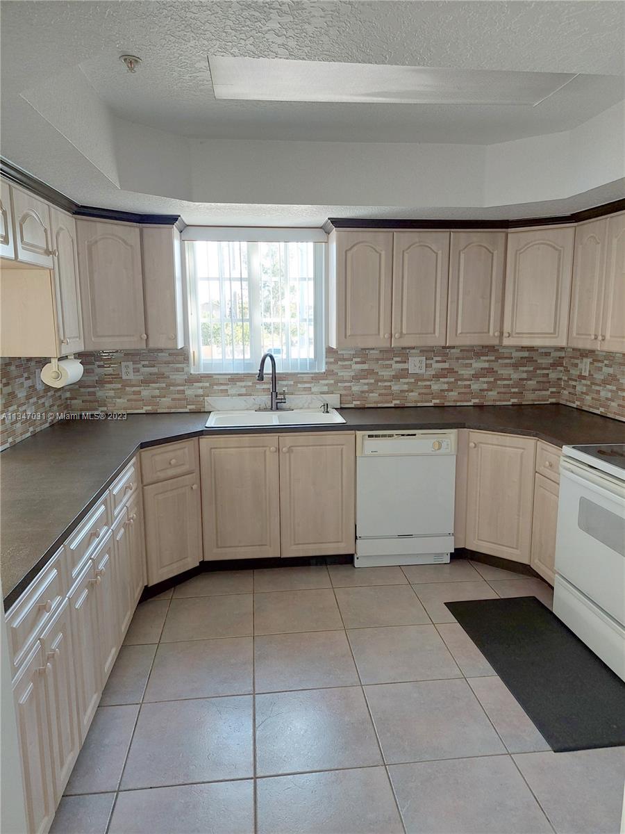 17455 NW 75th Pl Unit: 202