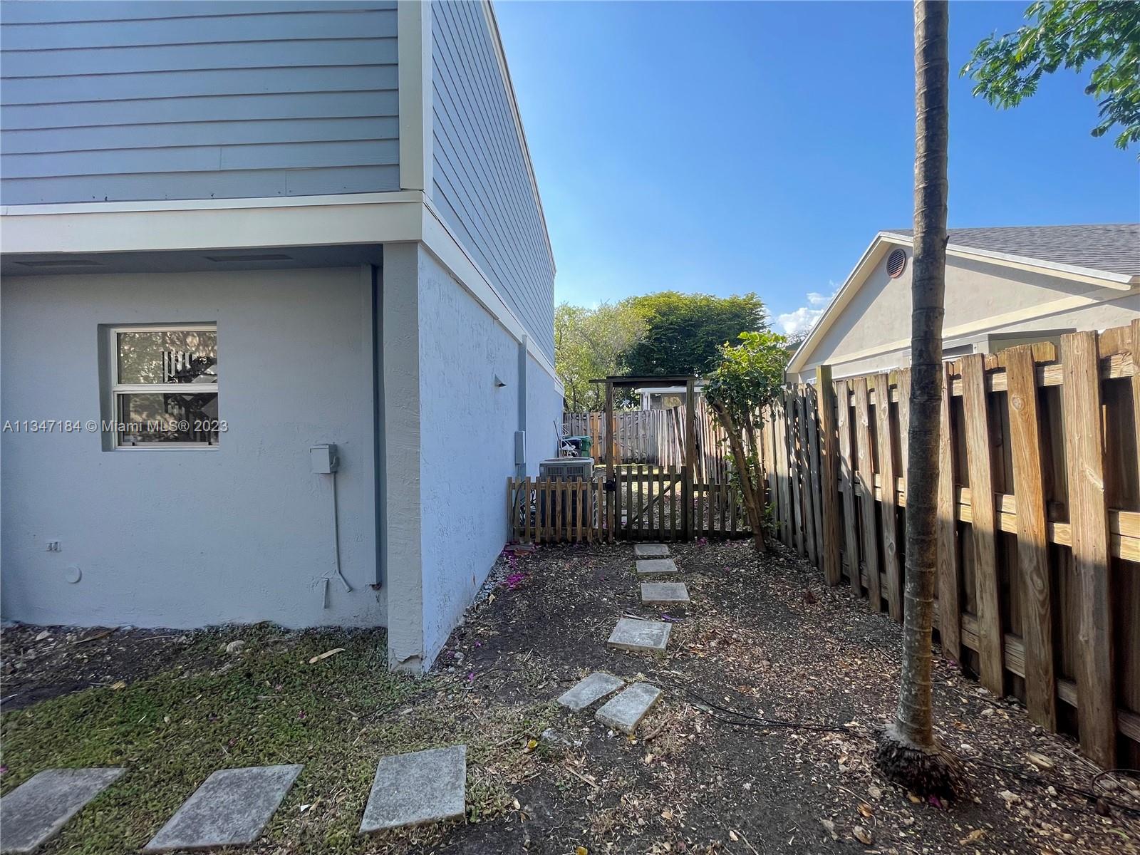 22241 SW 101st Ave Rd