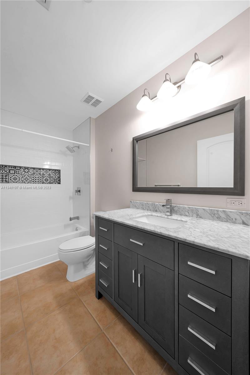7355 SW 89th St Unit: 401N
