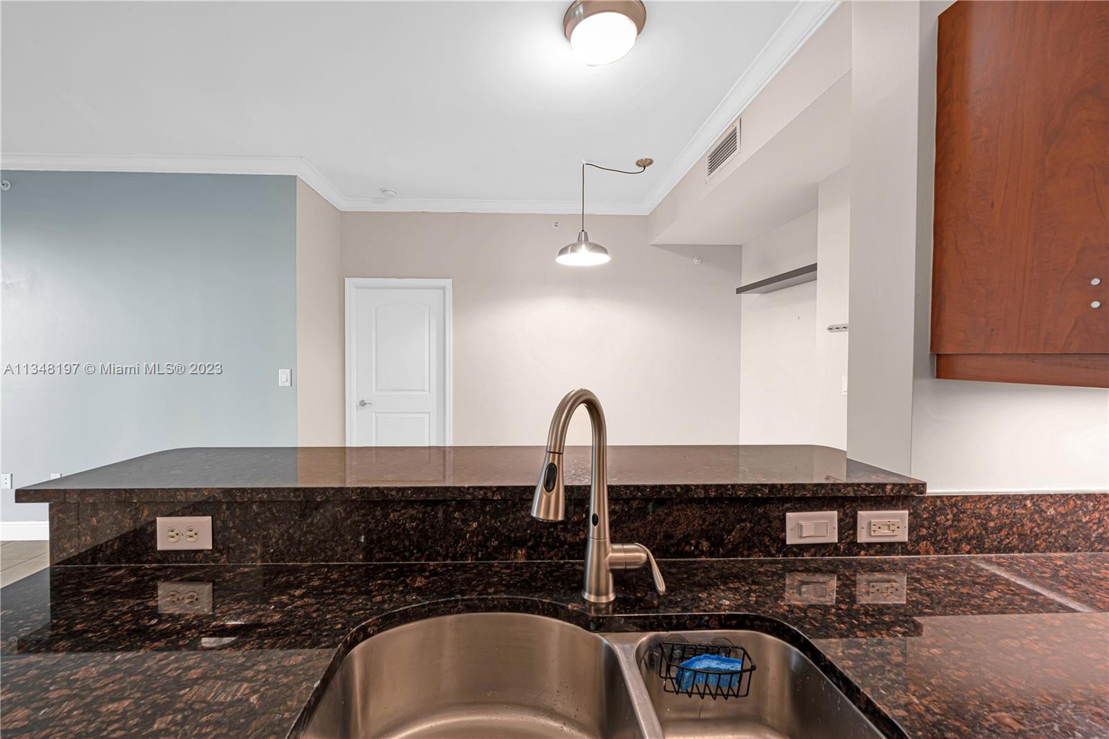 7355 SW 89th St Unit: 401N