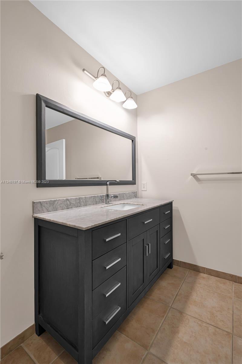 7355 SW 89th St Unit: 401N