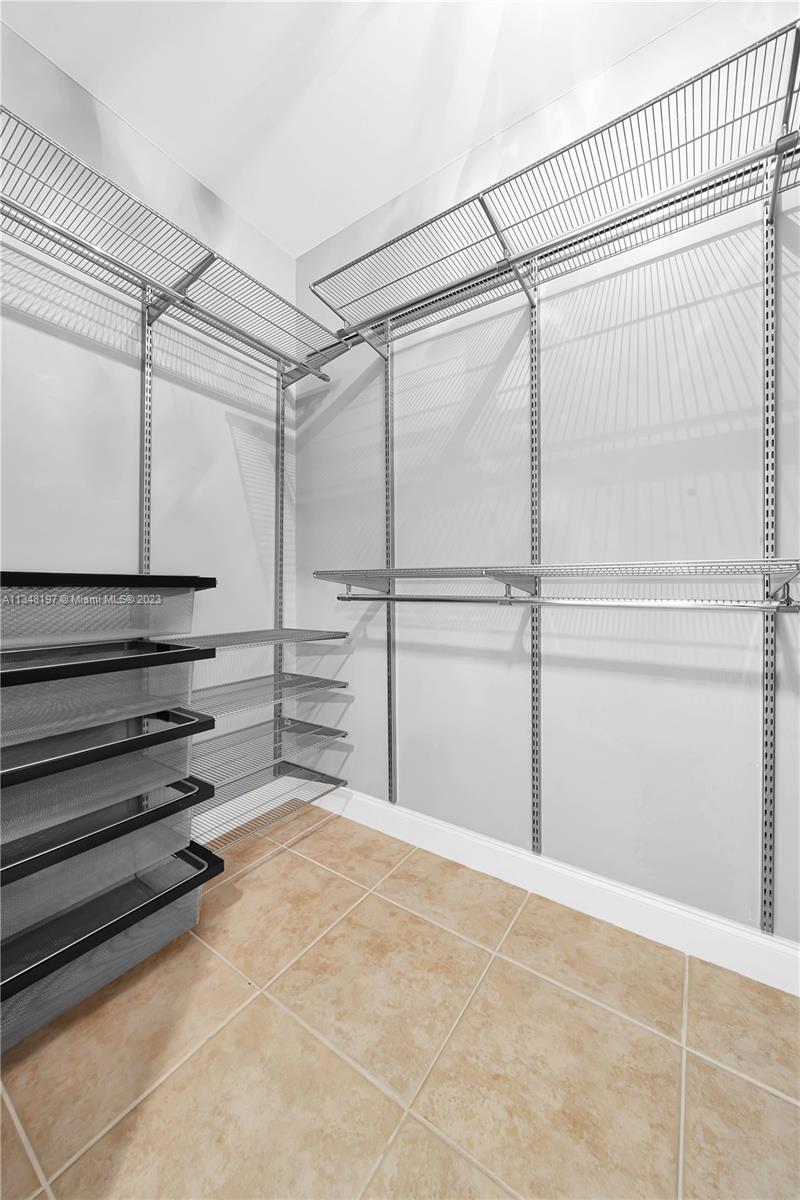 7355 SW 89th St Unit: 401N