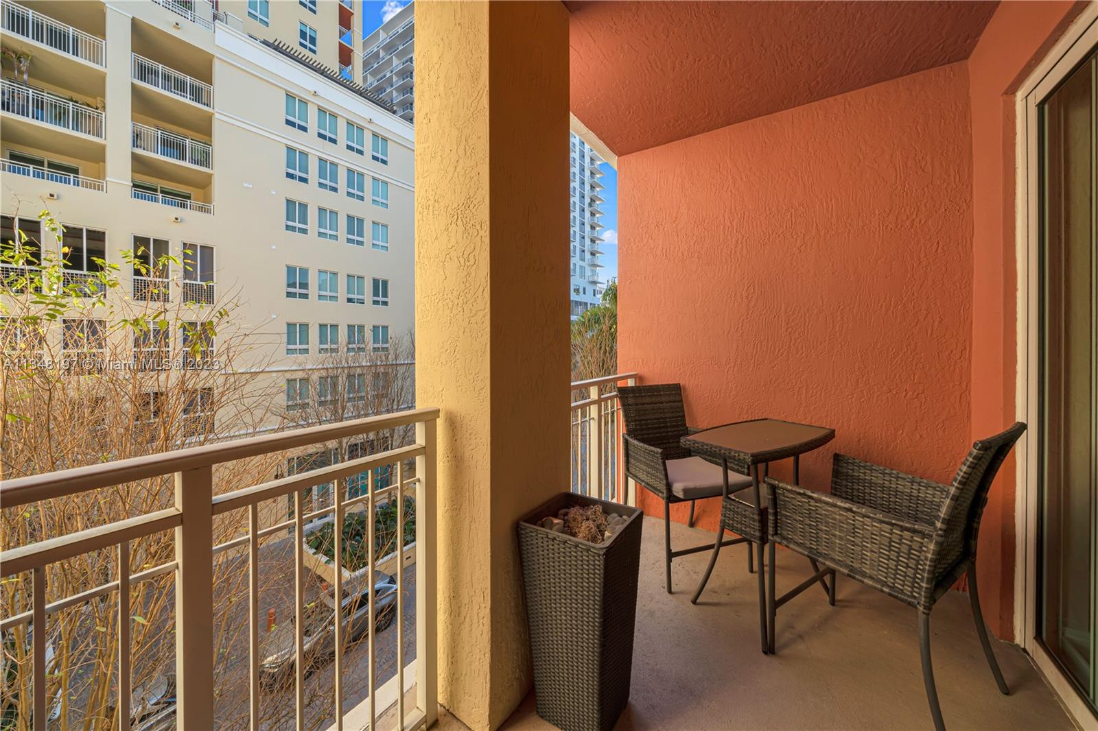 7355 SW 89th St Unit: 401N