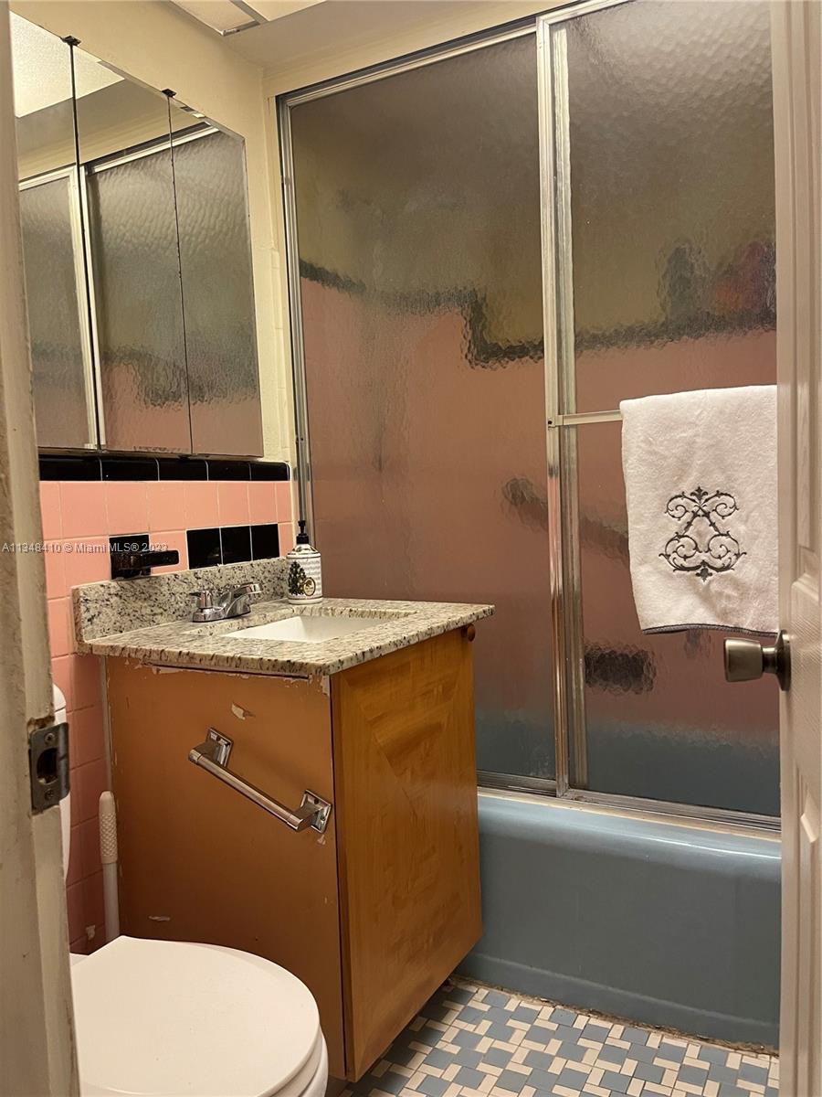 31 W 64th St