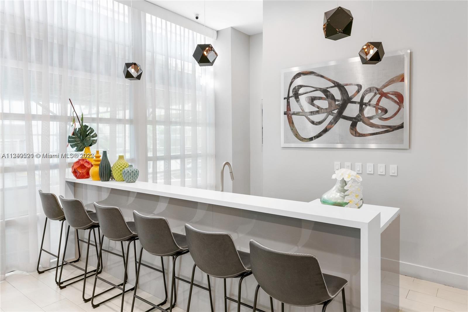 665 NE 25th St Unit: 801