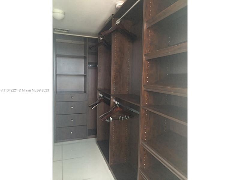 665 NE 25th St Unit: 801