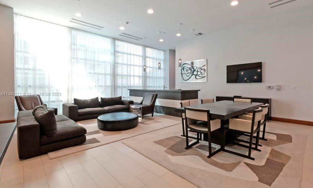665 NE 25th St Unit: 801