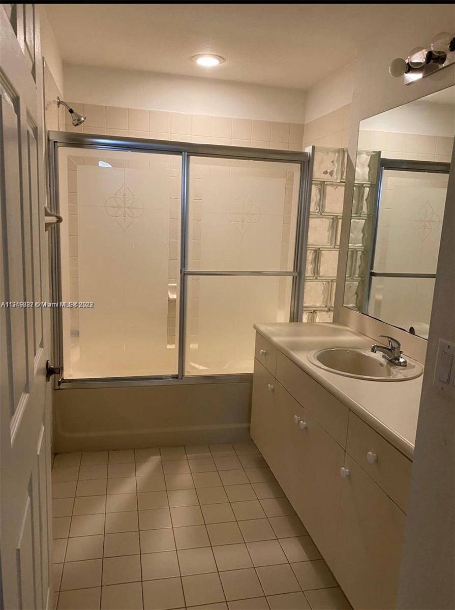 11102 NW 83rd St Unit: 102