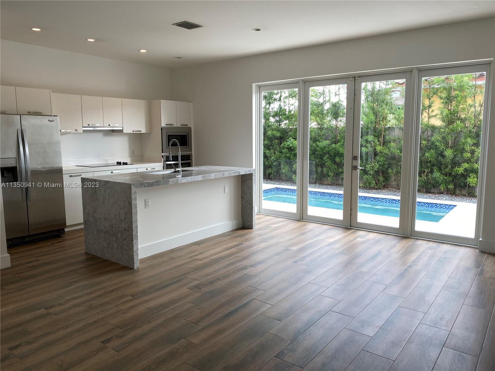 3280 SW 28th St Unit: 3280