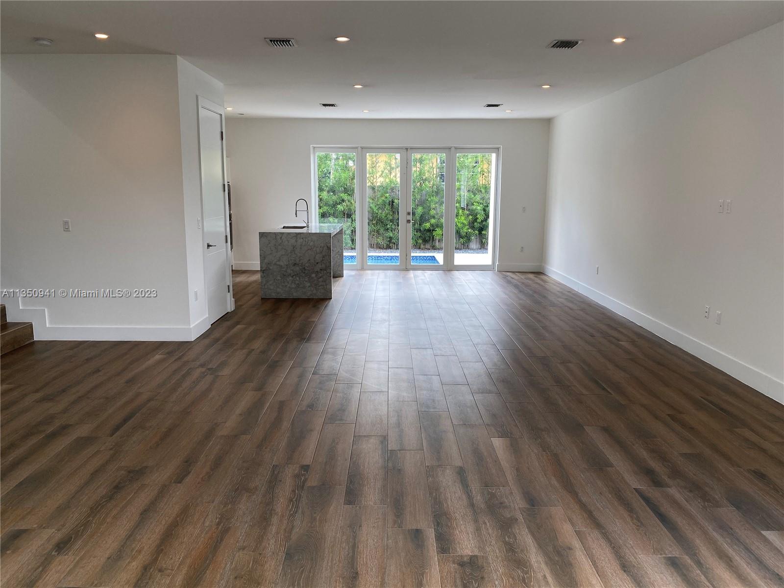 3280 SW 28th St Unit: 3280