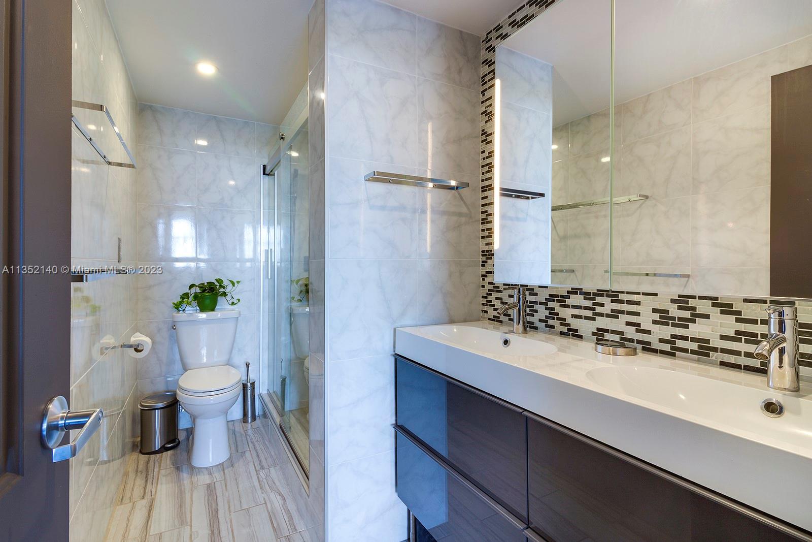6900 Bay Dr Unit: 11B
