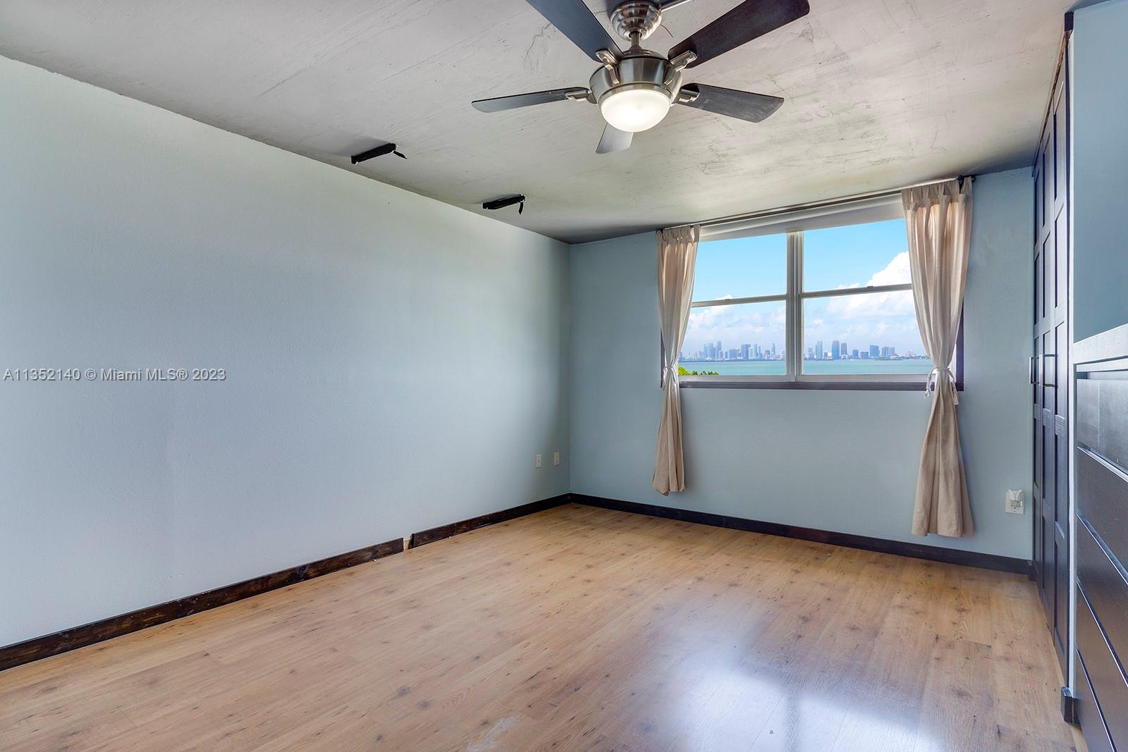 6900 Bay Dr Unit: 11B