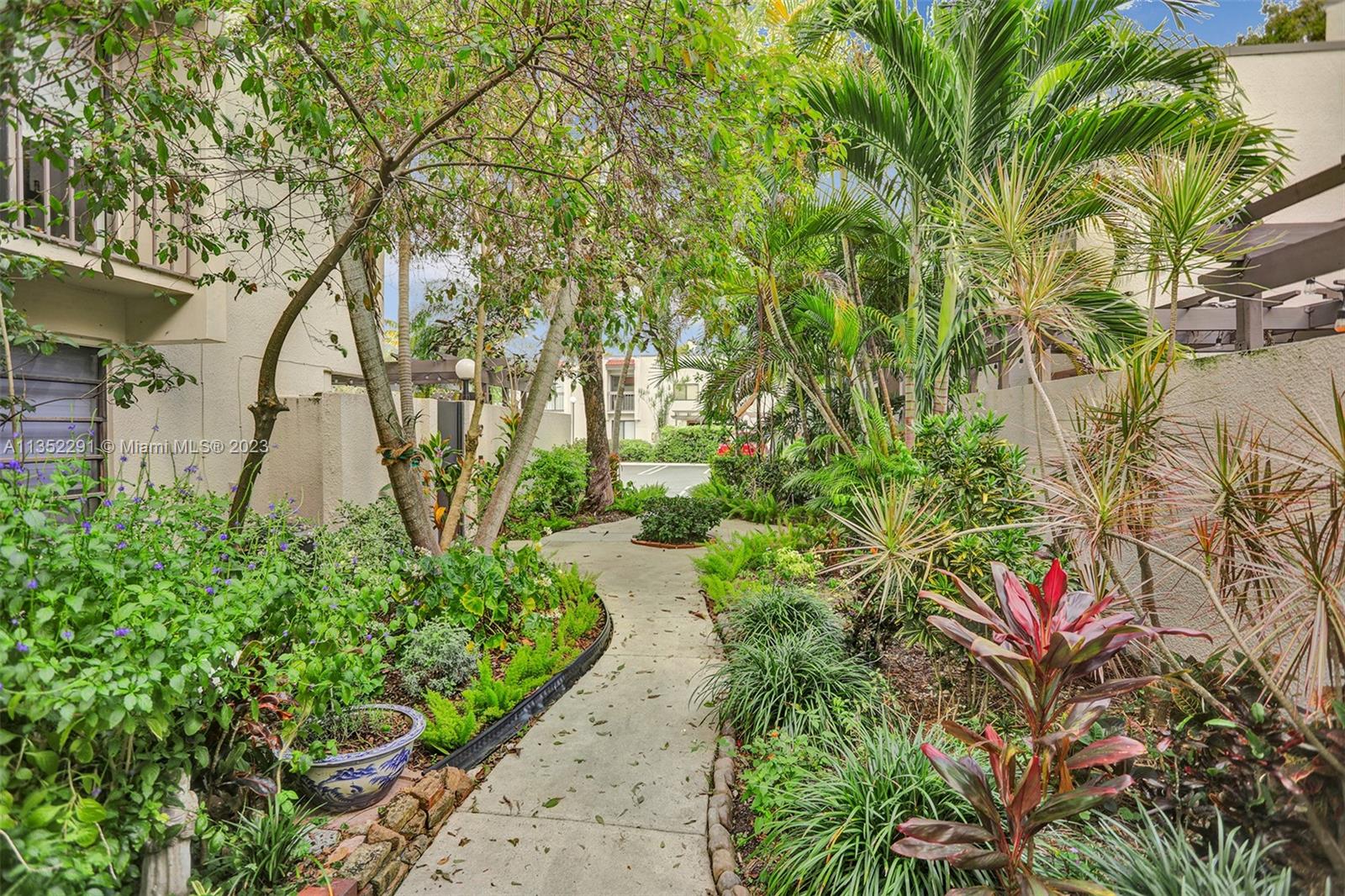 4706 SW 67 Ave Unit: M4