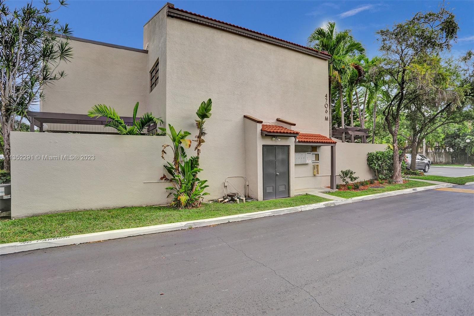 4706 SW 67 Ave Unit: M4