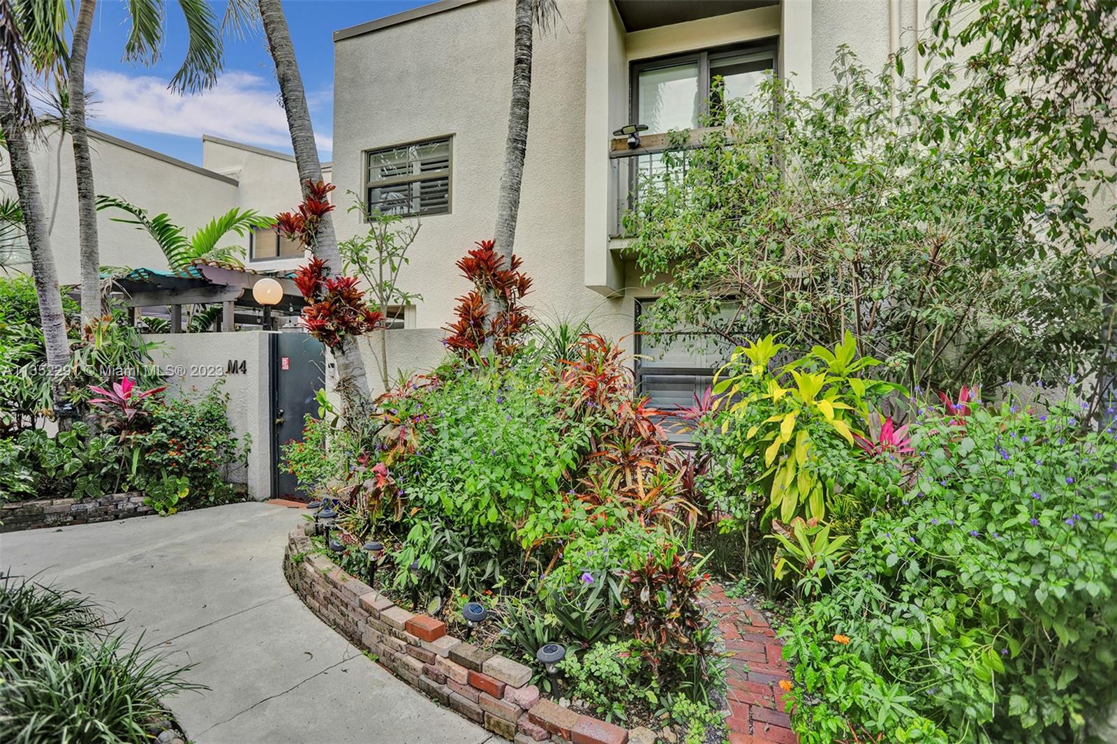 4706 SW 67 Ave Unit: M4