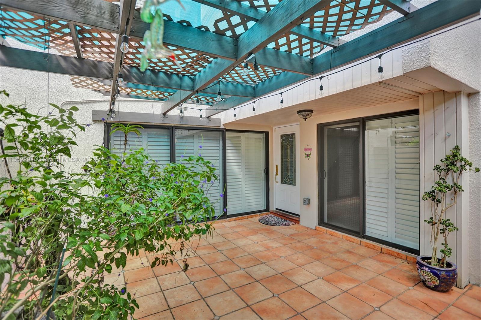 4706 SW 67 Ave Unit: M4