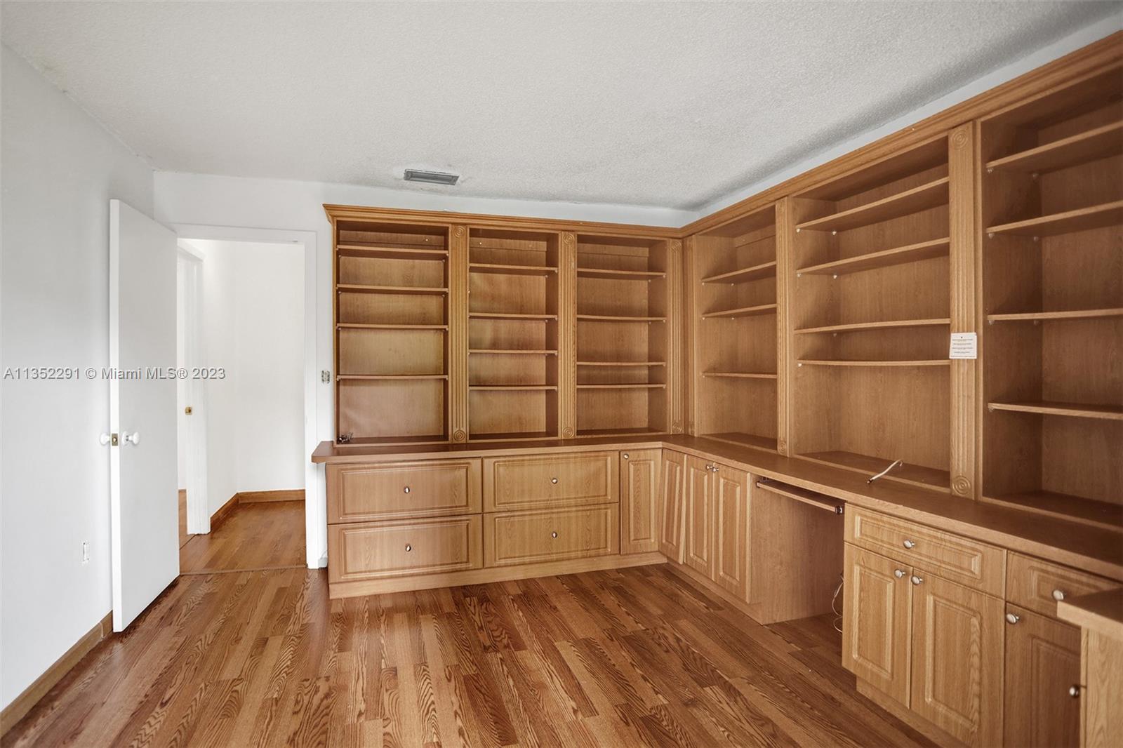 4706 SW 67 Ave Unit: M4