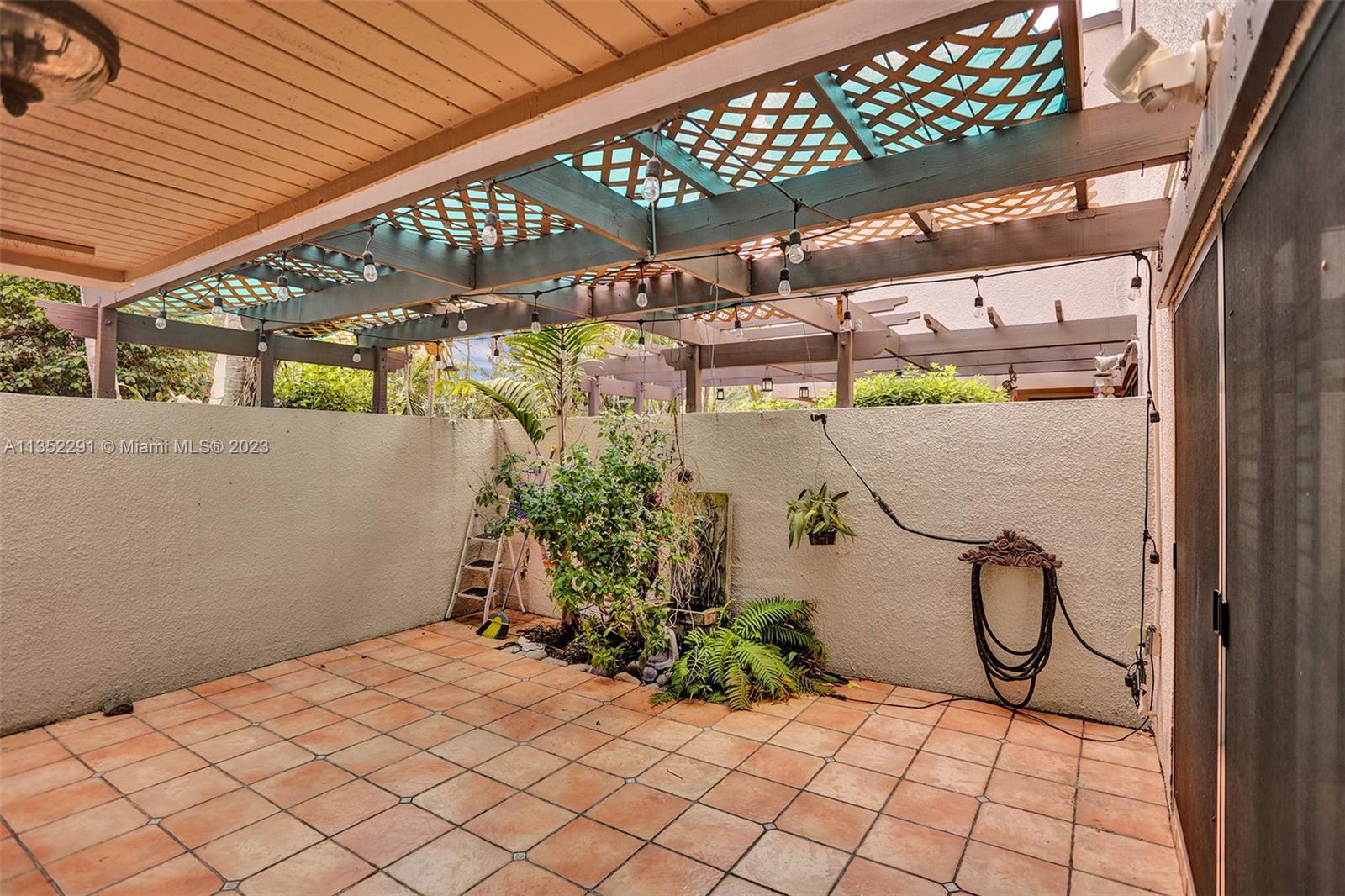 4706 SW 67 Ave Unit: M4