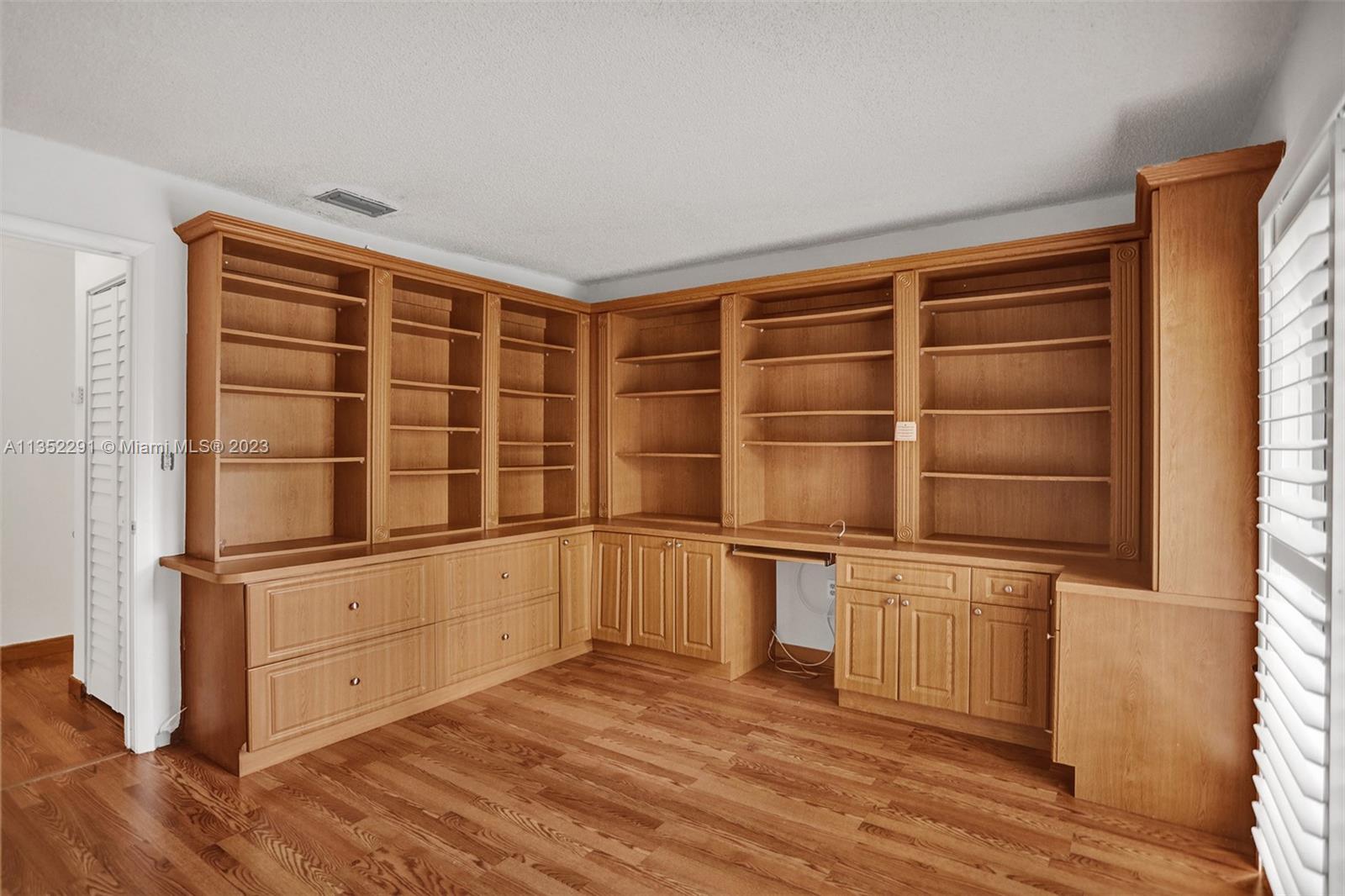 4706 SW 67 Ave Unit: M4