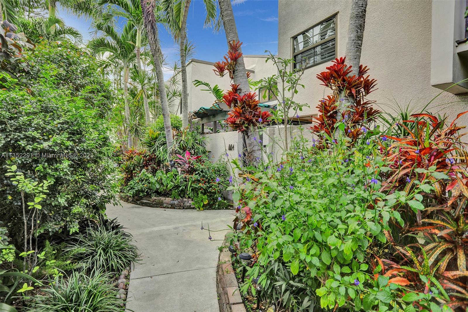 4706 SW 67 Ave Unit: M4