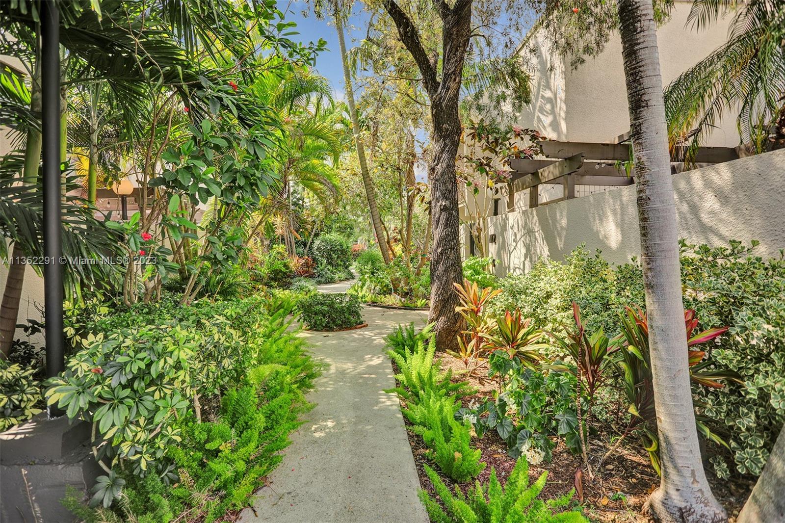 4706 SW 67 Ave Unit: M4