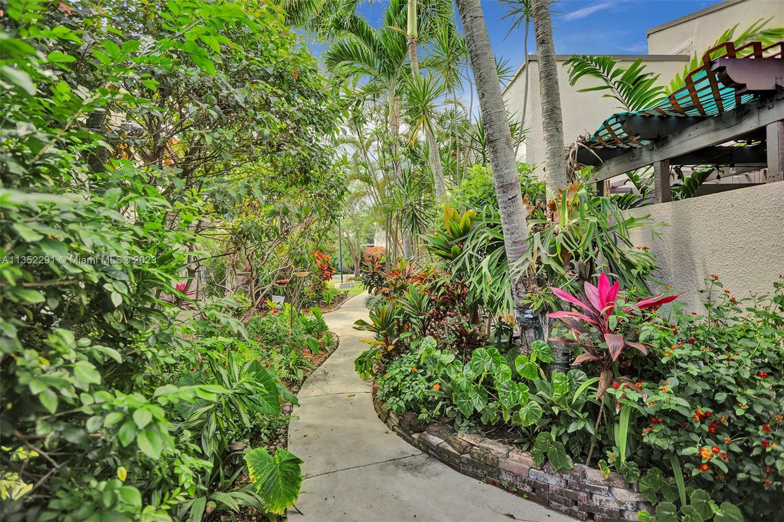 4706 SW 67 Ave Unit: M4