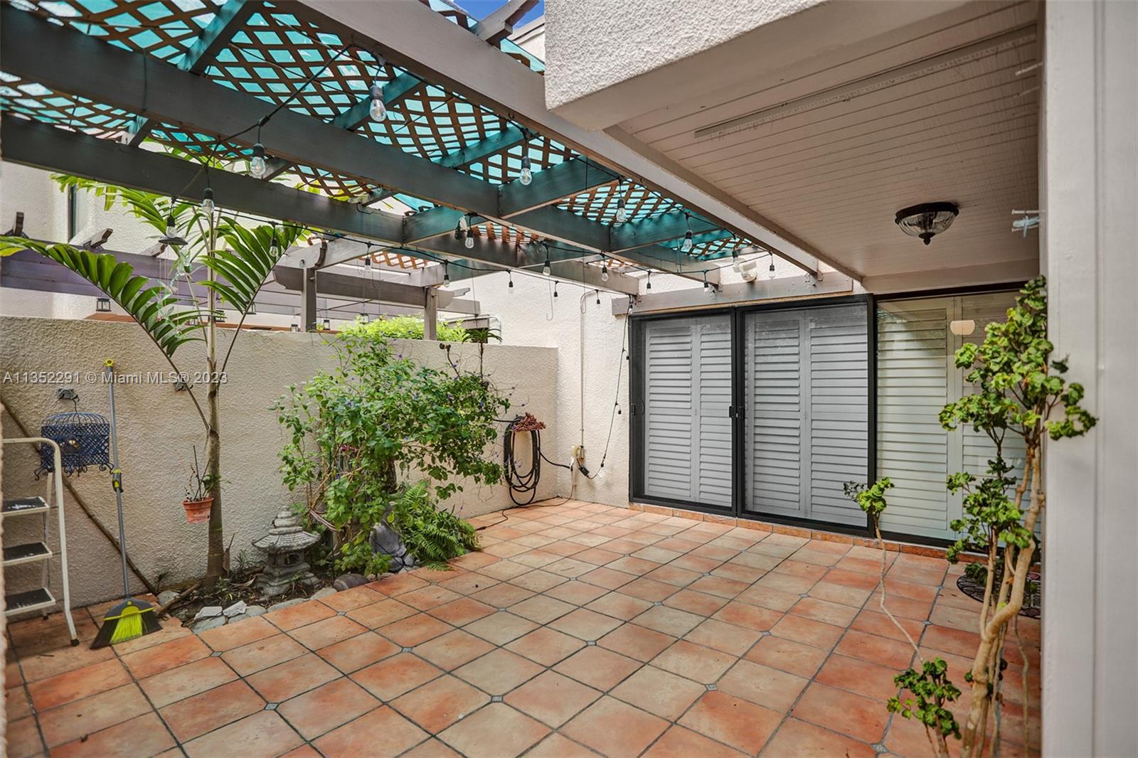 4706 SW 67 Ave Unit: M4