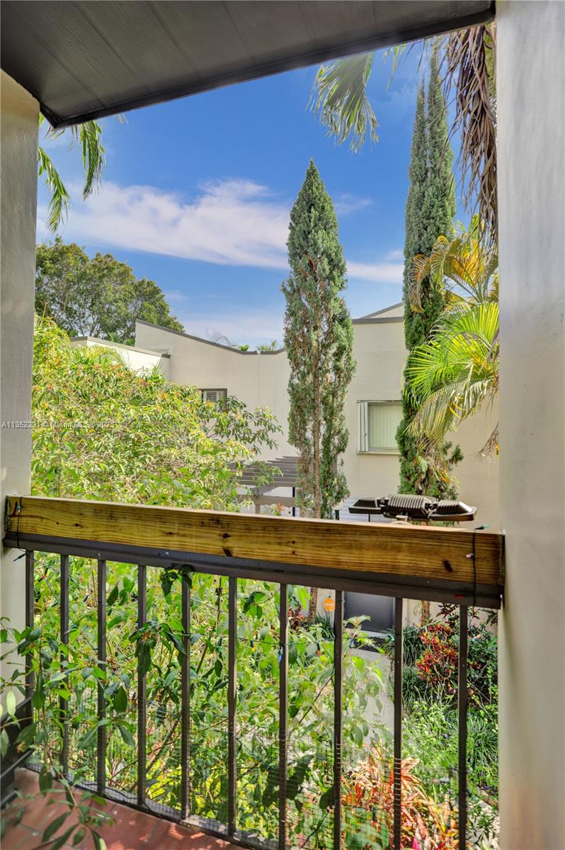 4706 SW 67 Ave Unit: M4