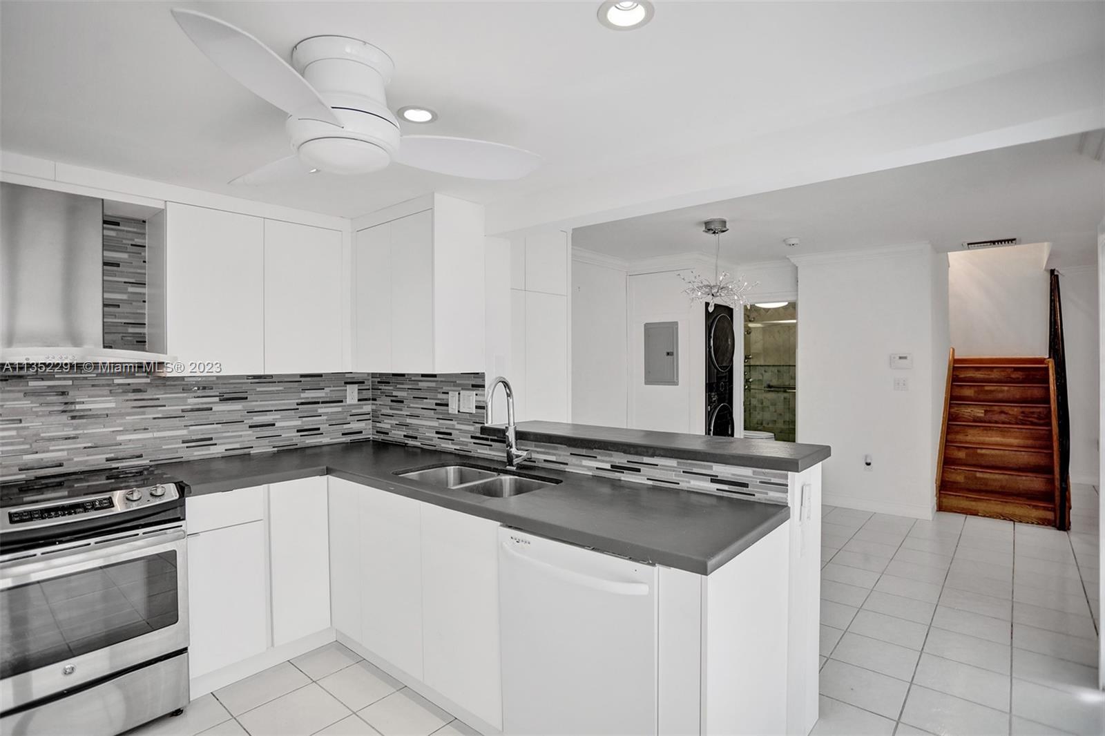 4706 SW 67 Ave Unit: M4