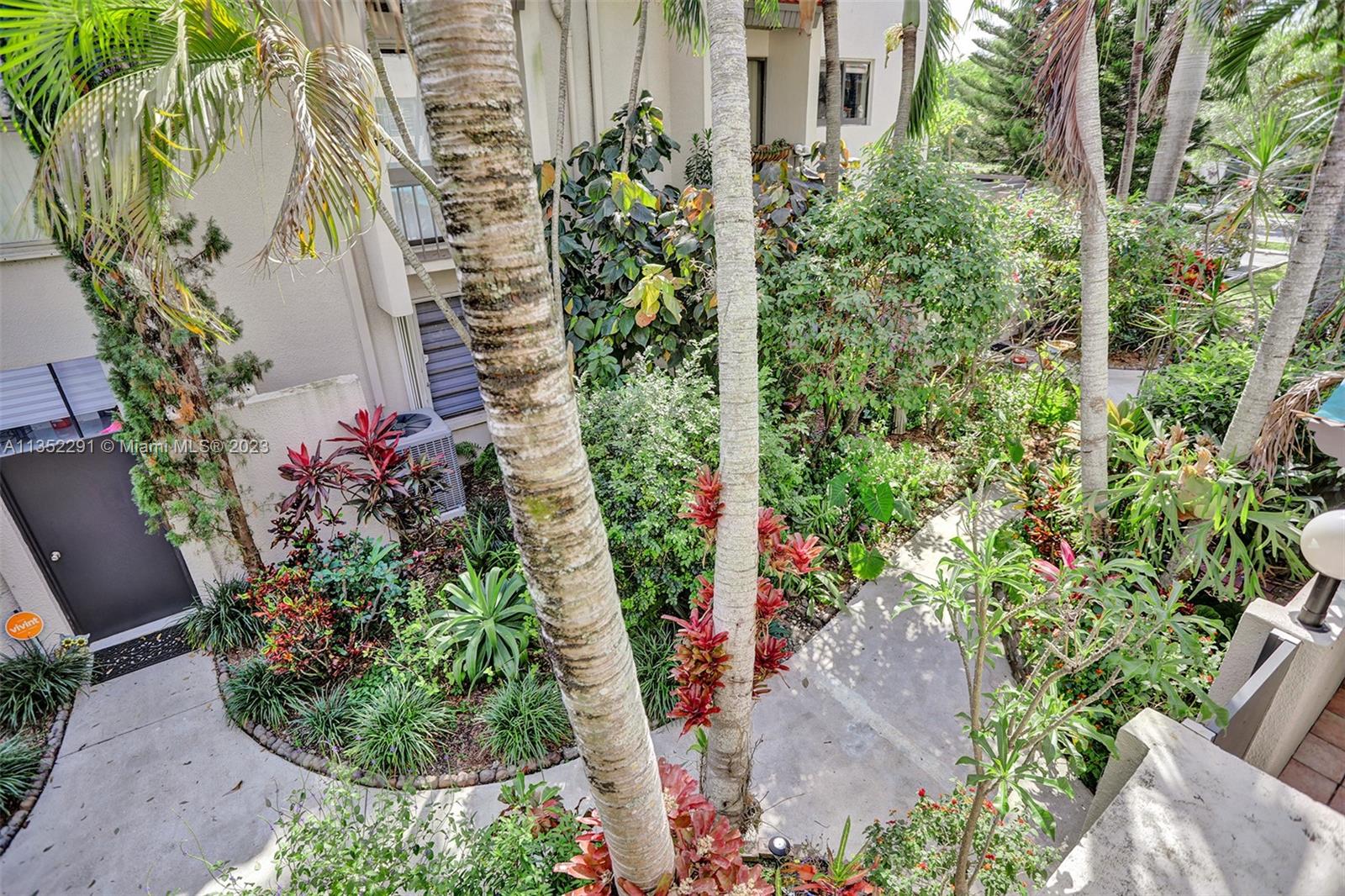 4706 SW 67 Ave Unit: M4