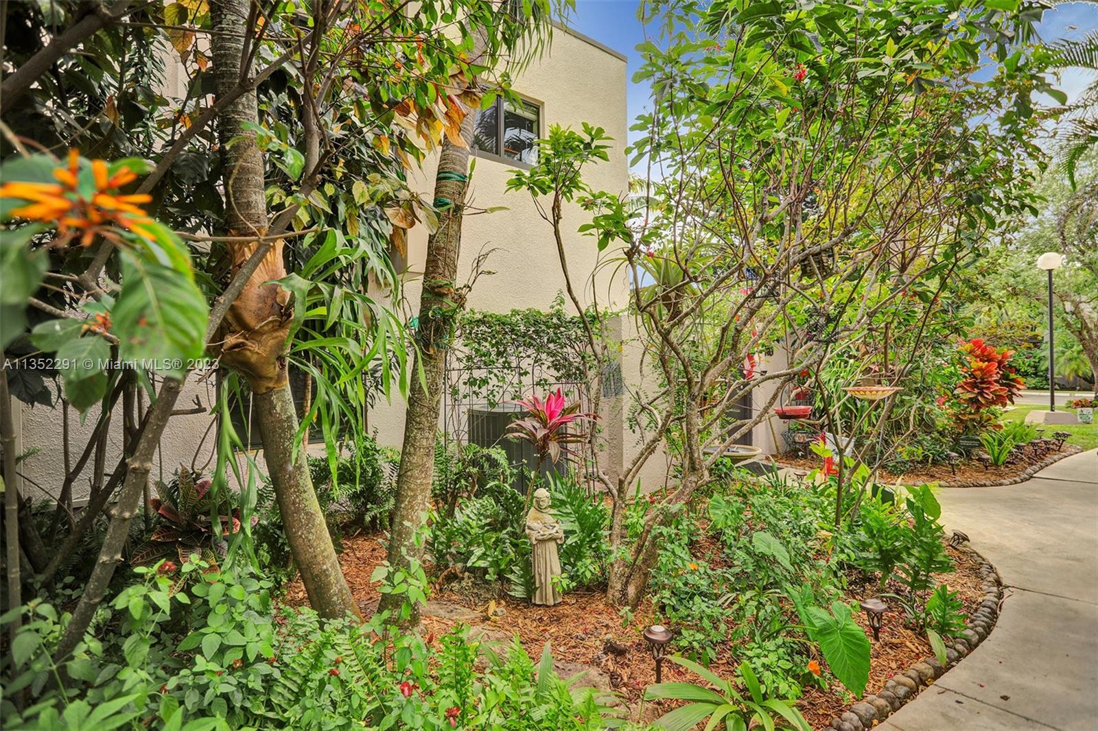 4706 SW 67 Ave Unit: M4