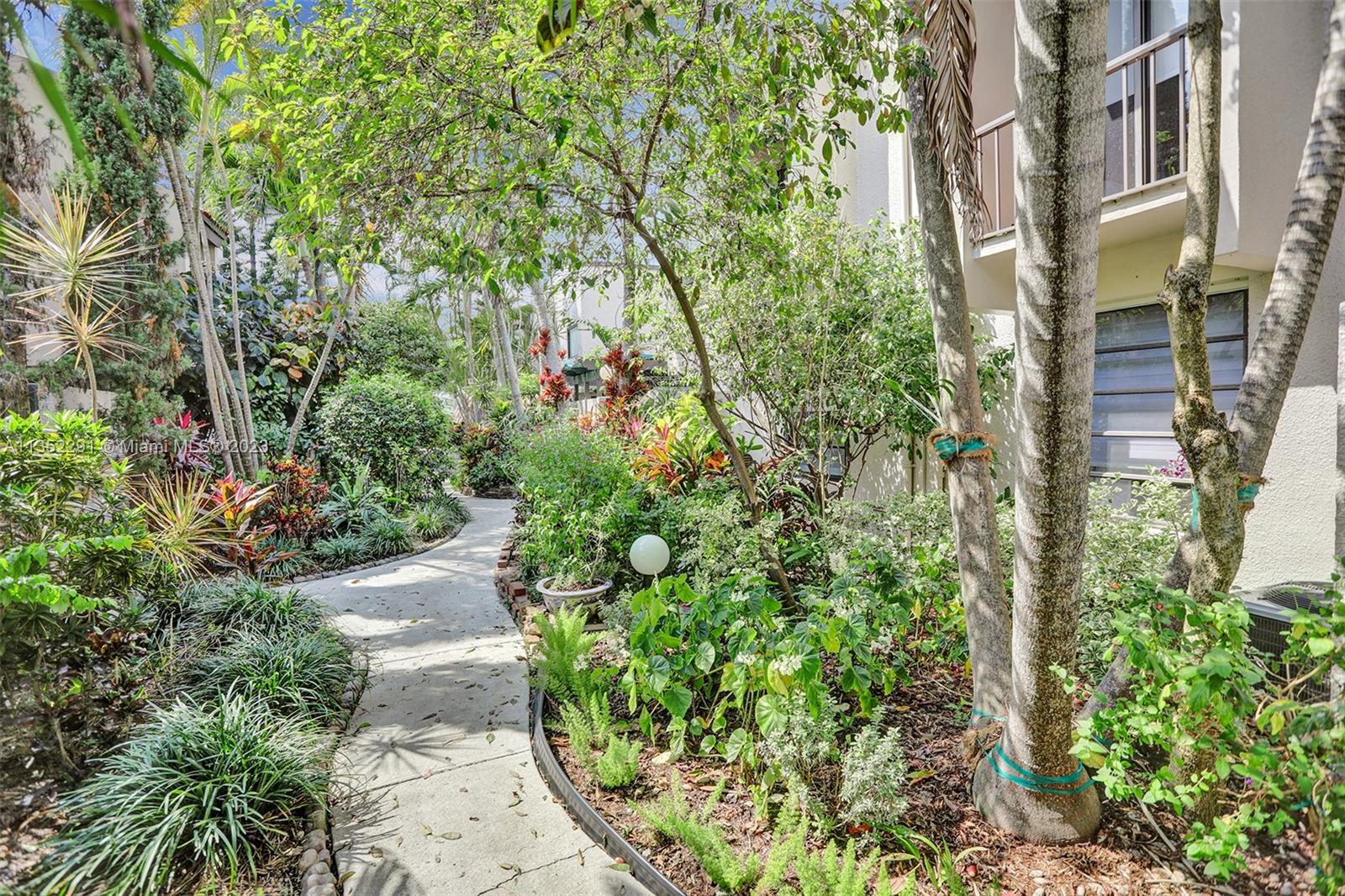 4706 SW 67 Ave Unit: M4