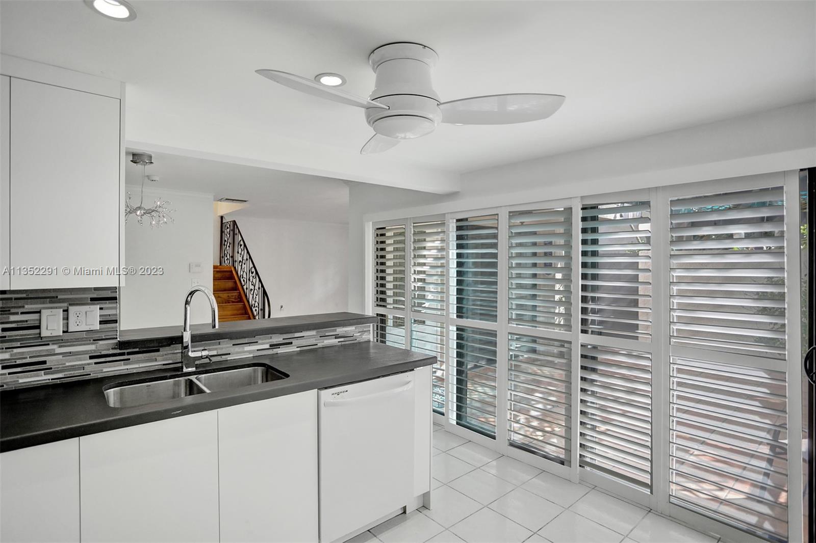 4706 SW 67 Ave Unit: M4