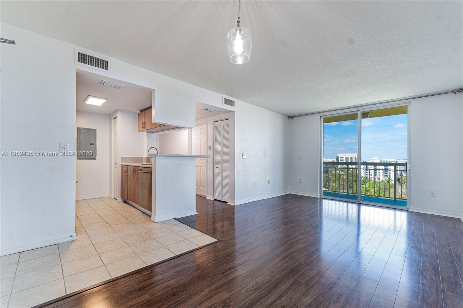 816 NW 11th St Unit: 1103
