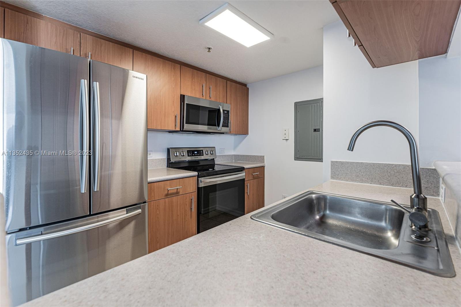 816 NW 11th St Unit: 1103