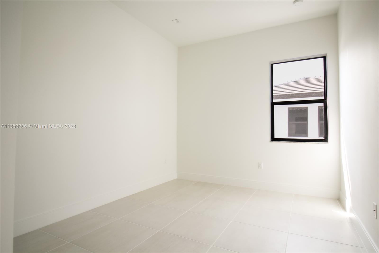 8086 NW 43rd St Unit: 8086