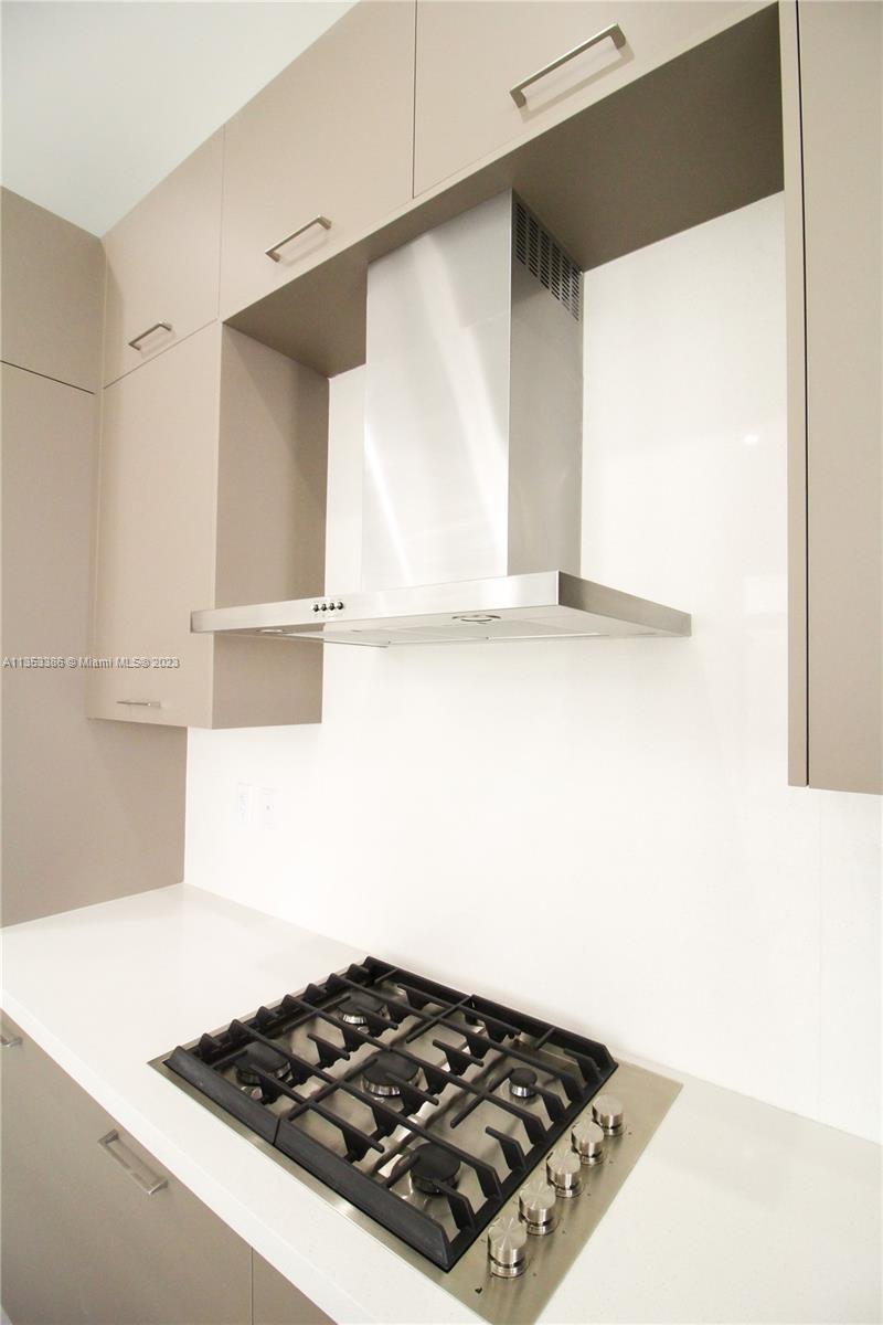 8086 NW 43rd St Unit: 8086