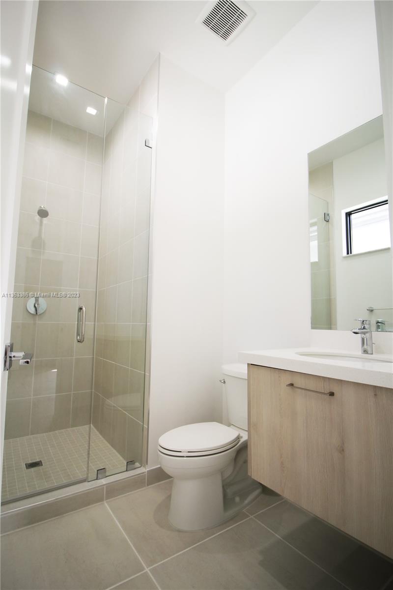 8086 NW 43rd St Unit: 8086