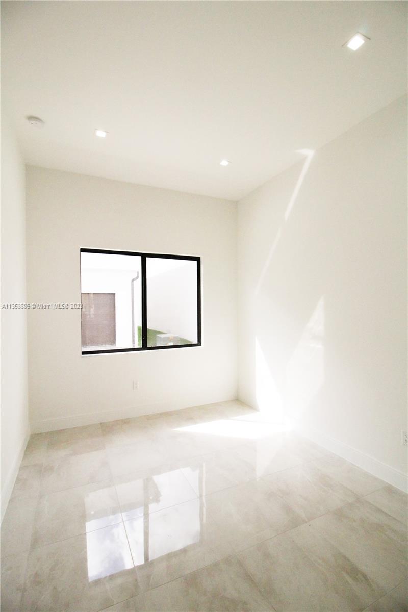 8086 NW 43rd St Unit: 8086