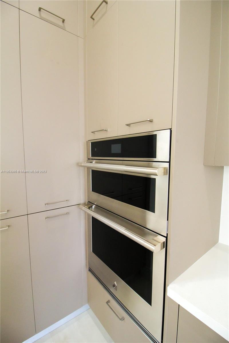 8086 NW 43rd St Unit: 8086