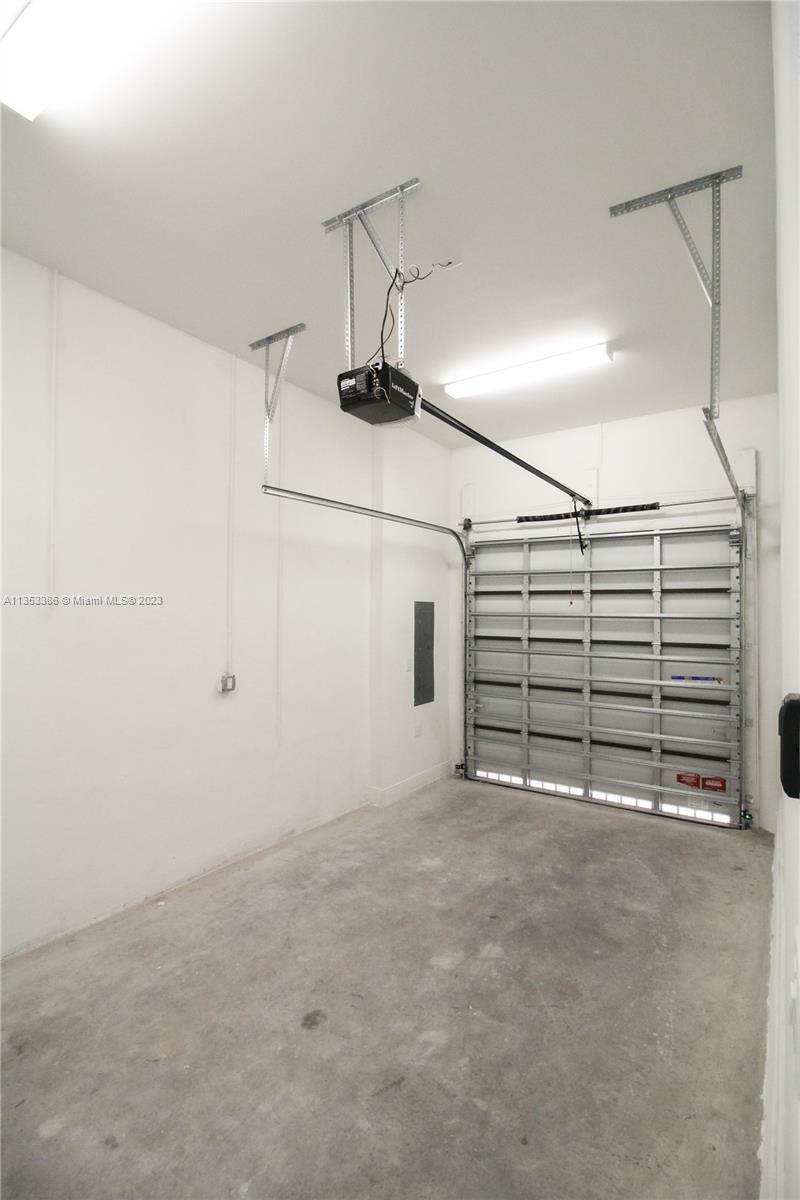 8086 NW 43rd St Unit: 8086